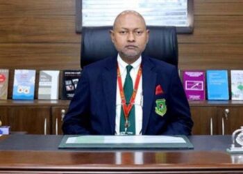 দুঃসংবাদ ধেয়ে আসছে, বাংলাদেশে অনেকেই পালাবার চেষ্টা করছেন