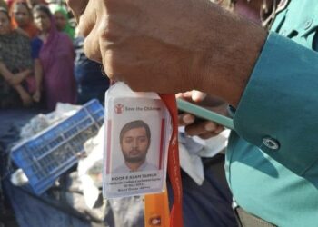 অপরিচিত নারীকে বাচাতে গিয়ে নিজেই রেলে কাটা পড়ে মারা যান তৈমুর