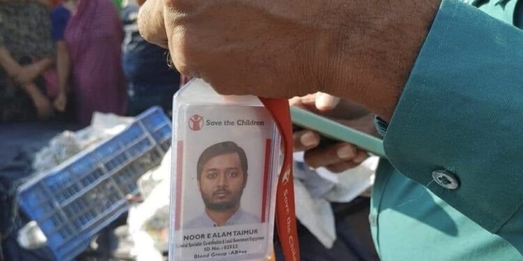 অপরিচিত নারীকে বাচাতে গিয়ে নিজেই রেলে কাটা পড়ে মারা যান তৈমুর