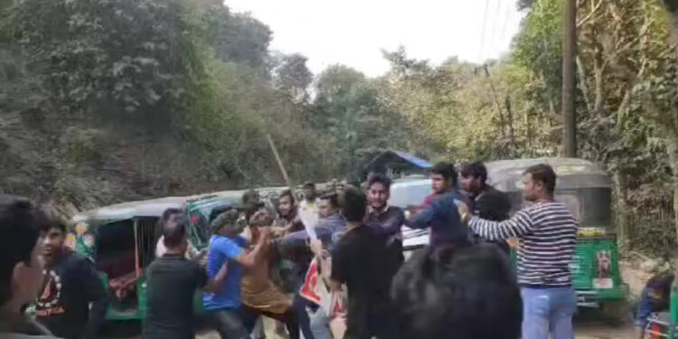 Violent Attack on Hindu Devotees at Shaktipeeth Chandranath Temple in Bangladesh 1 violent attack on hindu devotees, chandranath temple news